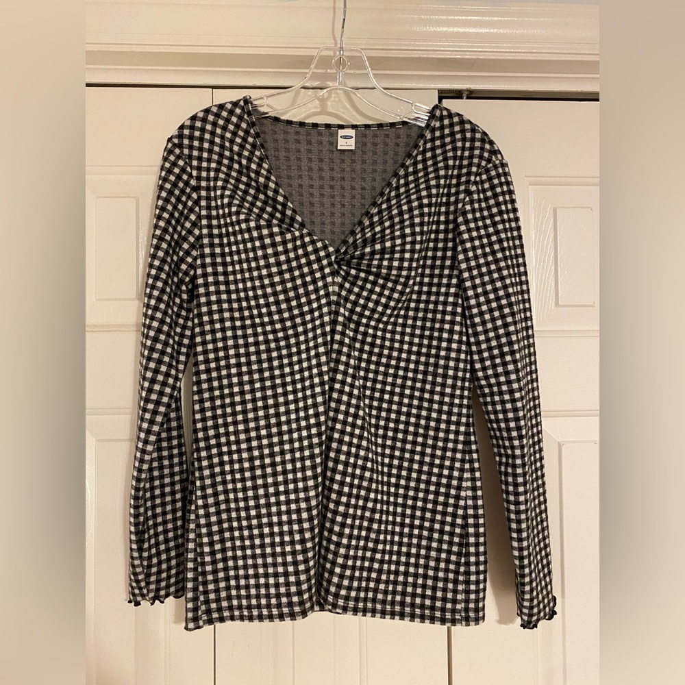 Old Navy long sleeve shirt size S.